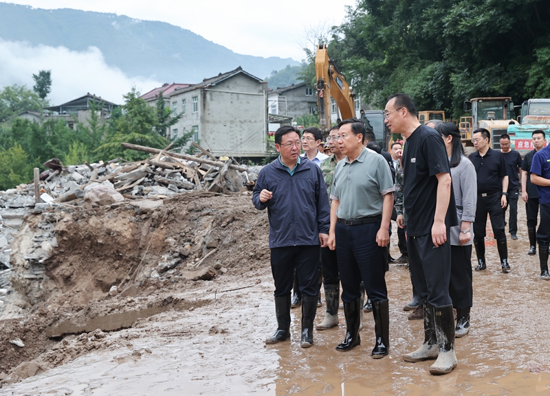 王晓晖赶赴雅安市汉源县山洪灾害现场指挥处置救援时强调 全力搜救失联人员 最大限度减少人员伤亡 施小琳作批示并赶往灾害现场「相关图片」