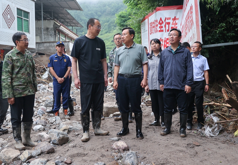 王晓晖赶赴雅安市汉源县山洪灾害现场指挥处置救援时强调 全力搜救失联人员 最大限度减少人员伤亡 施小琳作批示并赶往灾害现场「相关图片」