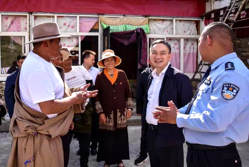 叶寒冰赴甘孜州开展学习贯彻习近平新时代中国特色社会主义思想主题教育等工作「相关图片」